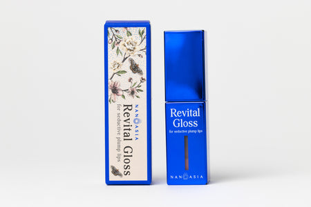 Lip Gloss Revital Gloss For Seductive Plump Lips. The lip gloss has a hint of menthol to visibly improve the appearance of the lips. It has a radiant and shimmery finish. Blue rectangle lip gloss container.